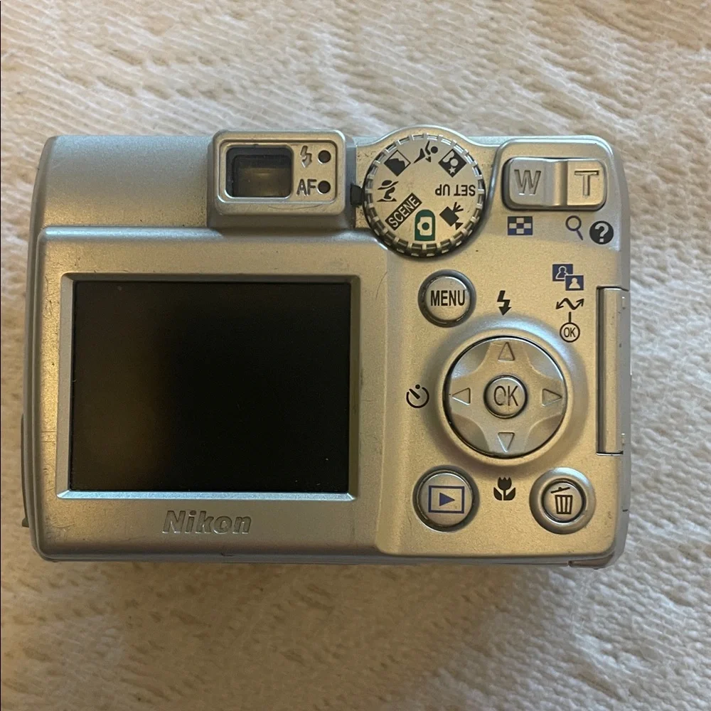 Nikon E5600 digital camera